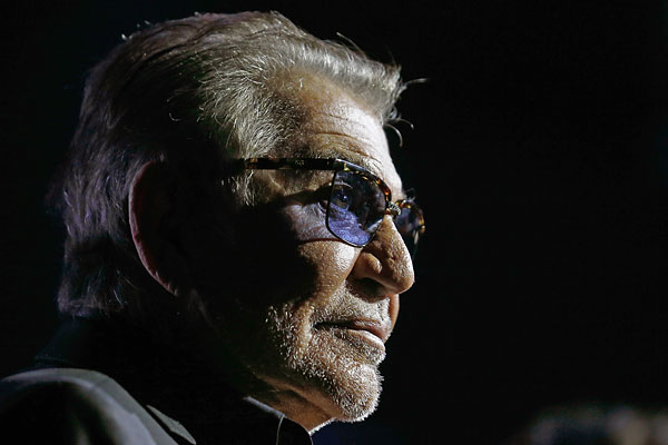 Дизайнер Роберто Кавалли перед показом своей коллекции.