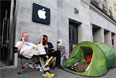 Жители Германии устроили палаточный лагерь перед входом в фирменный «яблочный» магазин за несколько дней до официальных продаж.