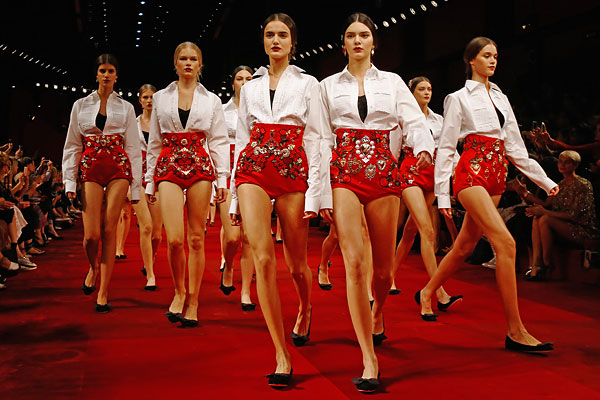 Показ коллекции Dolce & Gabbana весна/лето 2015.