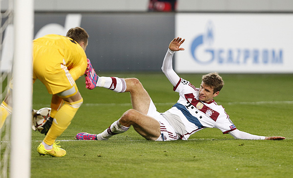 Нападающий "Баварии" Томас Мюллер смог забить армейцам только с пенальти. С его ударами с игры Игорь Акинфеев справился.