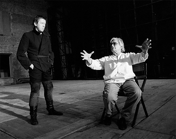 Юрий Любимов и Валерий Золотухин во время репетиции спектакля "Борис Годунов" по драме А. С. Пушкина, 1988 год.