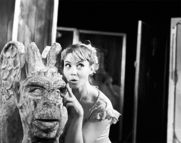 Театр драмы и комедии на Таганке. Сцена из спектакля "Тартюф", 1968 год. В роли Марианны - Нина Шацкая.