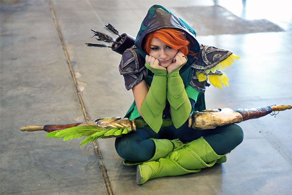 На изготовление хорошего костюма у новичка уходит несколько месяцев. Конечно, можно обойтись переделкой старых вещей и цветной бумагой, но на фоне более проработанных нарядов такой костюм будет смотреться по-дилетантски.