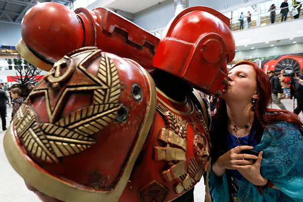 Фотографирование с косплеерами - одно из главных развлечений на выставке.