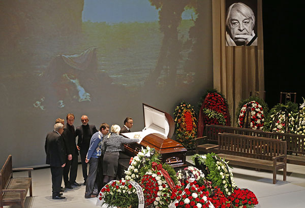 На церемонии прощания с режиссером Юрием Любимовым в Театре им. Вахтангова.