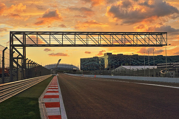 Выезд из боксов.