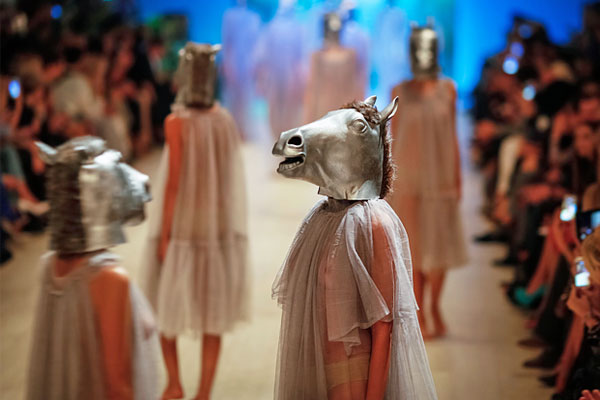 Модели представляют коллекцию дизайнера Виктории Гресь.