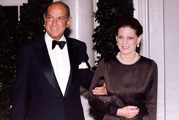 В 2006 году у дизайнера диагностировали рак. Одной из последних работ модельера стало свадебное платье невесты Джорджа Клуни Амаль Аламуддин.

На фото: Оскар с женой Аннетт перед ужином с президентом Франции Жаком Шираком в Белом доме. 1995 год.