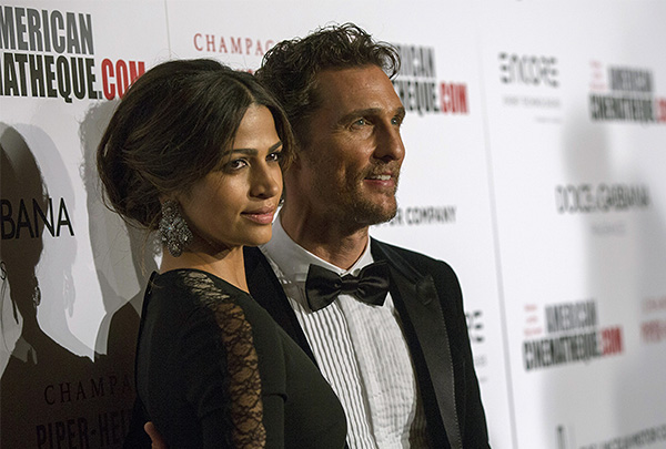 Мэттью Макконахи с супругой Камиллой перед началом церемонии.