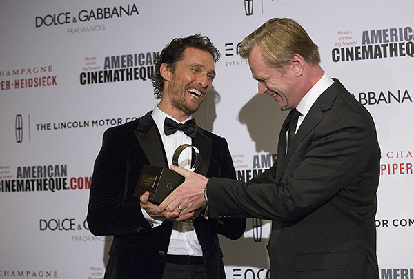 Макконахи и режиссер Кристофер Нолан (справа).