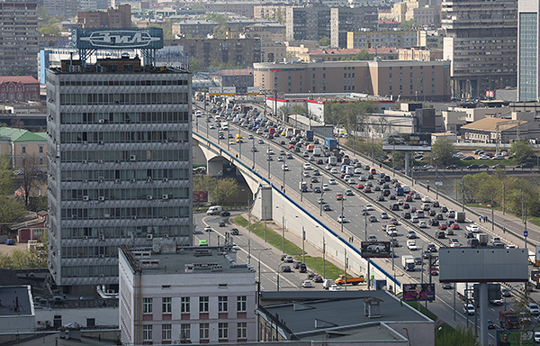 Вид на Третье транспортное кольцо с территории завода ЗИЛ. 2014 год