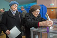 Жители Киева во время голосования.