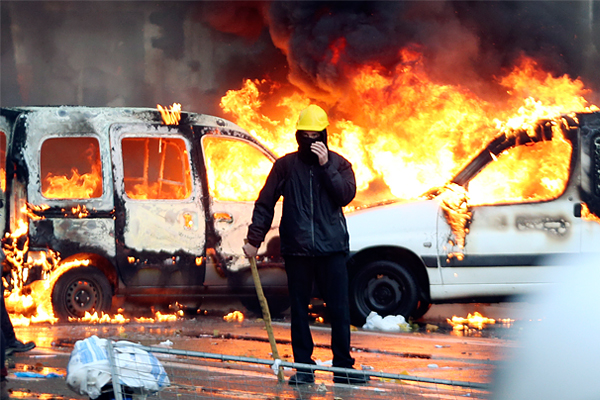 Манифестация против урезания социальных благ собрала более 100 тысяч человек из всех регионов страны.