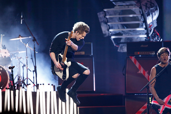 Участник австралийской группы 5 Seconds of Summer Люк Хеммингс