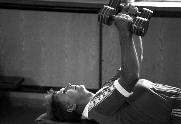 Тренер сборной СССР по хоккею во время тренировки. 1987 год.