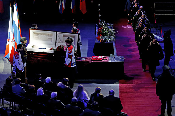 Церемония прощания с хоккейным тренером Виктором Тихоновым в Ледовом дворце спорта ЦСКА