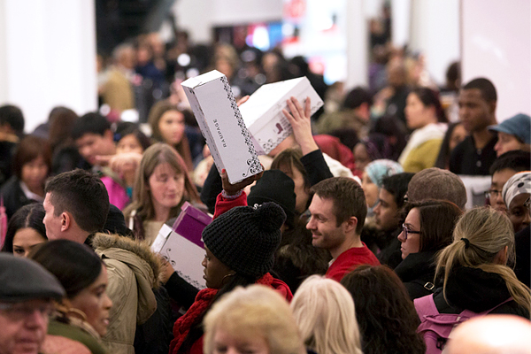 Распродажа обуви в магазине Macy's в Нью-Йорке