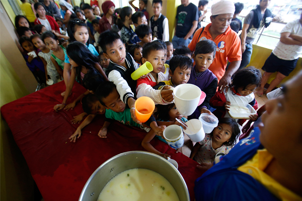 В стране открыты специальные центры для эвакуации жителей