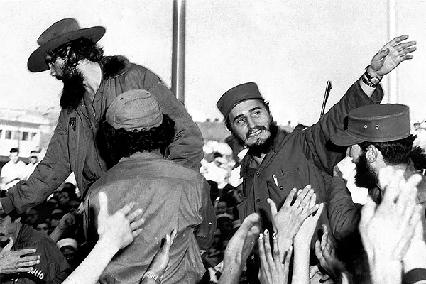 Дипломатические отношения между Гаваной и Вашингтоном были разорваны в 1961 году после Кубинской революции, которая длилась с 1953 по 1959 год. К концу 1960 года были национализированы все предприятия Кубы, принадлежащие американцам, без выплаты последним какой-либо компенсации. В ответ на реформы Фиделя Кастро (на фото справа) США объявили о разрыве дипломатических отношений с Гаваной и ввели торговое эмбарго.
