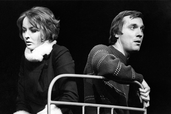 Сцена из спектакля "Валентин и Валентина" по одноименной пьесе Михаила Рощина. Валентина - Анастасия Вертинская, Валентин - Евгений Киндинов, 1972 год.