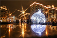 Елочный шар из 9,5 километров светодиодных гирлянд на Манежной площади