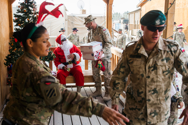 Американские солдаты празднуют Рождество в Афганистане