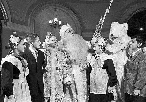 Новогодняя елка в Колонном зале Дома Союзов. Москва, 1953 год.