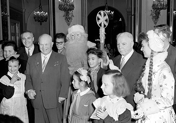 Хрущев на первом празднике новогодней елки в Кремле. 1959 год.