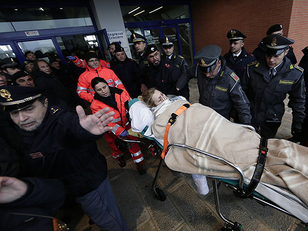 В настоящее время продолжается операция по эвакуации пассажиров и членов экипажа. По данным ВМС Италии, 329 человек уже эвакуированы, а 149 еще остаются на борту Norman Atlantic.