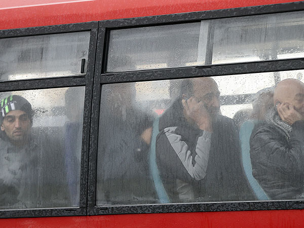 СМИ сообщали со ссылкой на пассажиров, что люди пытались покинуть паром на спасательных шлюпках, но на всех их не хватило. Нижняя палуба оказалась в огне, а верхние остались без электричества, поэтому многим приходилось спасаться в темноте.