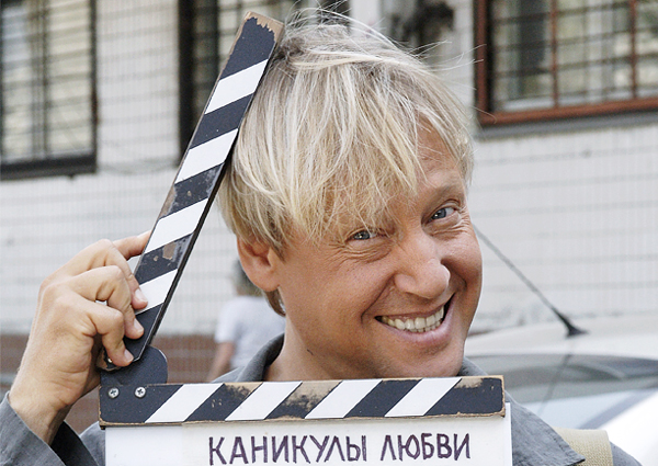 Дмитрий Харатьян на съемочной площадке фильма с рабочим названием "Каникулы любви" на студии телекомпании "Мостелефильм", 2007 год