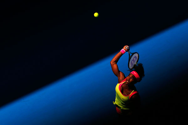 Серена Уильямс во время матча первого круга Australian Open в Мельбурне