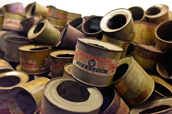 Пустые канистры отравляющего вещества "Циклон-Б", применявшегося для уничтожения узников лагерей смерти