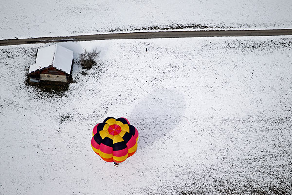 Во время 37-го Международного фестиваля воздушных шаров в швейцарской деревне Шато д'О