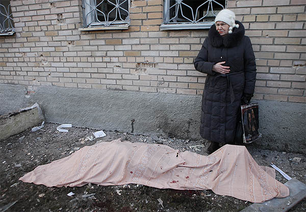 В свою очередь спикер самопровозглашенной Донецкой народной республики Андрей Пургин сообщил, что, по предварительным данным, артобстрел района велся из системы залпового огня "Ураган". По его словам, в руководстве самопровозглашенной ДНР рассчитывают, что наблюдатели ОБСЕ установят направление, откуда велся обстрел района Текстильщик.