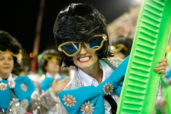 Участница карнавала в Рио-де-Жанейро