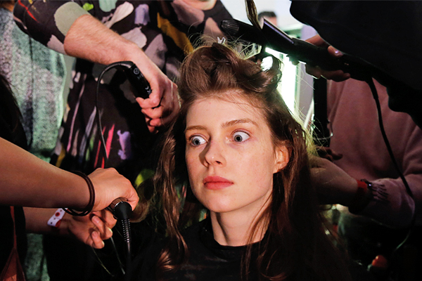 Модель за кулисами