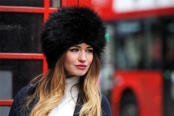 Посетительница Лондонской недели моды