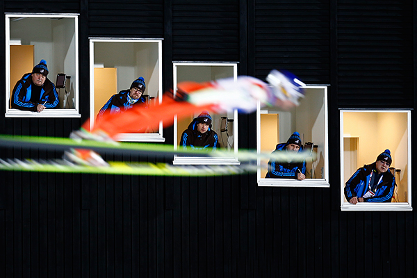 Прыжок с трамлина на чемпионате мира по лыжным видам спорта в Фалуне. Швеция.