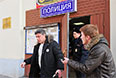 2014 год. Сопредседатель партии РПР-ПАРНАС Борис Немцов (слева), участвовавший в митинге в поддержку "узников 6 мая" 24 февраля, у ОВД Тверского района.
