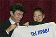 2004 год. Член политсовета СПС Борис Немцов на учредительном съезде новой партии "Наш выбор", которую создала бывший сопредседатель СПС Ирина Хакамада.
