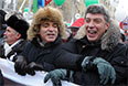 2012 год. Лидер Объединенного гражданского фронта Гарри Каспаров и сопредседатель движения "Солидарность" Борис Немцов (слева направо) во время шествия оппозиции "За честные выборы" на Большой Якиманке.