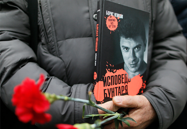 Желающий проститься с политиком Борисом Немцовым в очереди перед зданием Сахаровского центра