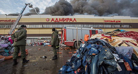 Пожар в торговом центре "Адмирал" в Казани