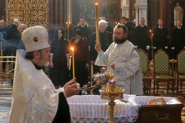 Во время прощания с писателем Валентином Распутиным в Храме Христа Спасителя