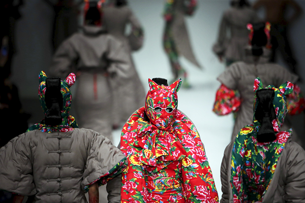 Презентация коллекции дизайнера Ху Шэгуан (Hu Sheguang)