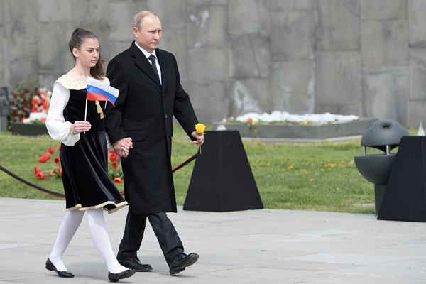 Президент России Владимир Путин на церемонии поминовения жертв геноцида армян