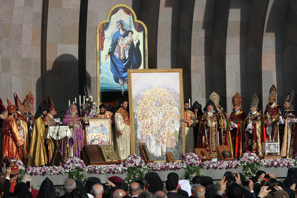 Церемония канонизации жертв геноцида армян в Первопрестольном Святом Эчмиадзине