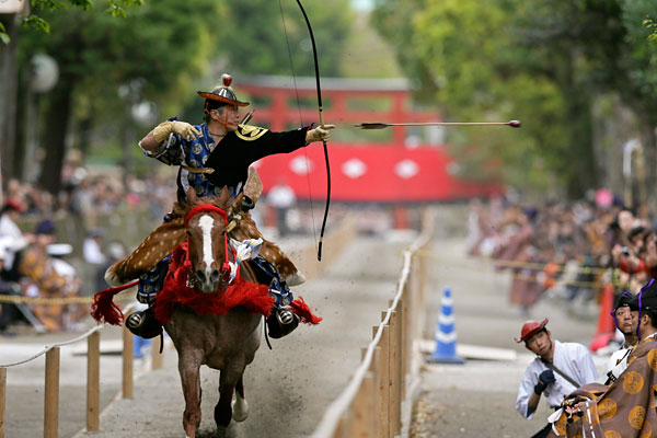 Традиционная японская конная стрельба из лука