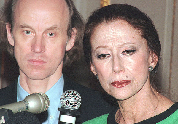 Майя Плисецкая и ее бывший партнер по сцене Борис Акимов во время пресс-конференции накануне гала-концерта, посвященного 75-летию великой балерины. 2000 год.